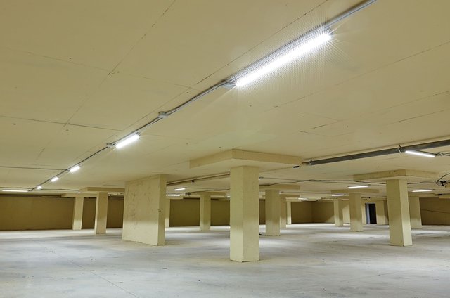 Парковка Кремлевской набережной в Казани